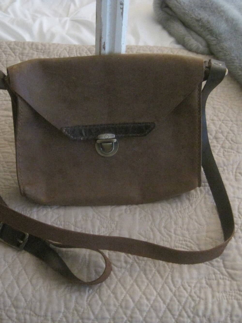 BROWN LEATHER CROSSBODY HANDBAG